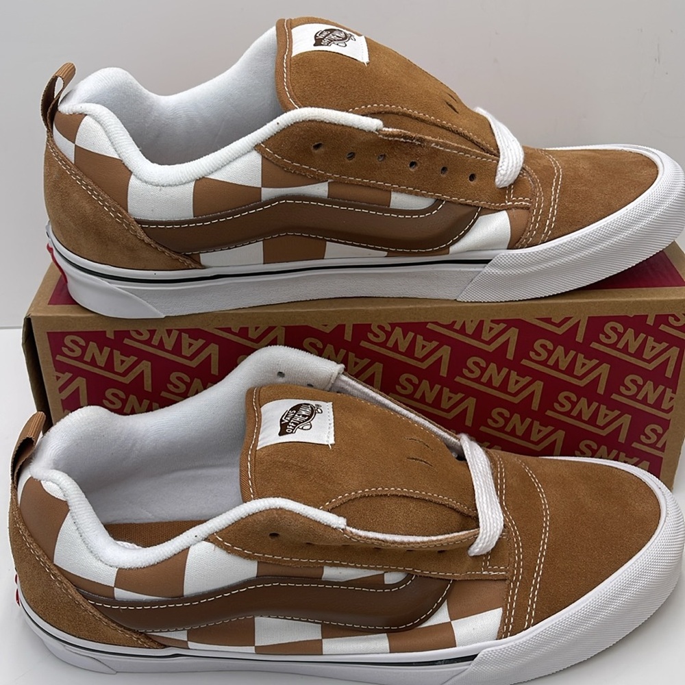 Vans Men’s Knu Skool
Mega Check Brown
VN000CRPBRO Brown and White Checkered Shoe - Picture 3 of 16